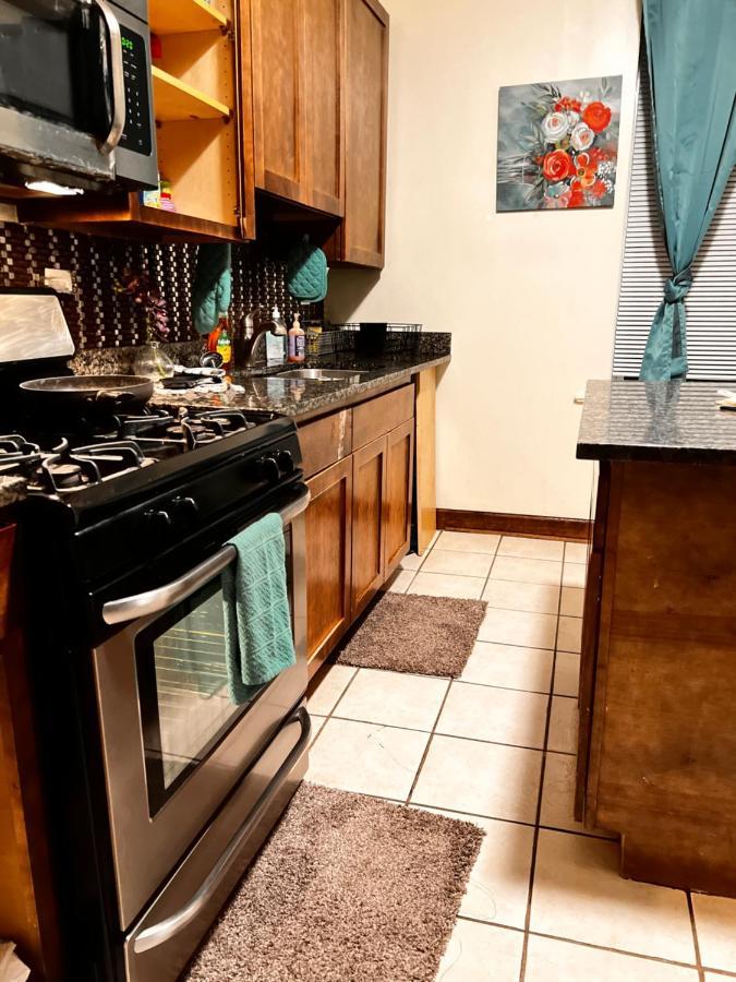Hotel Clean, Spacious, Inexpensive Queen Br Chicago Exterior foto
